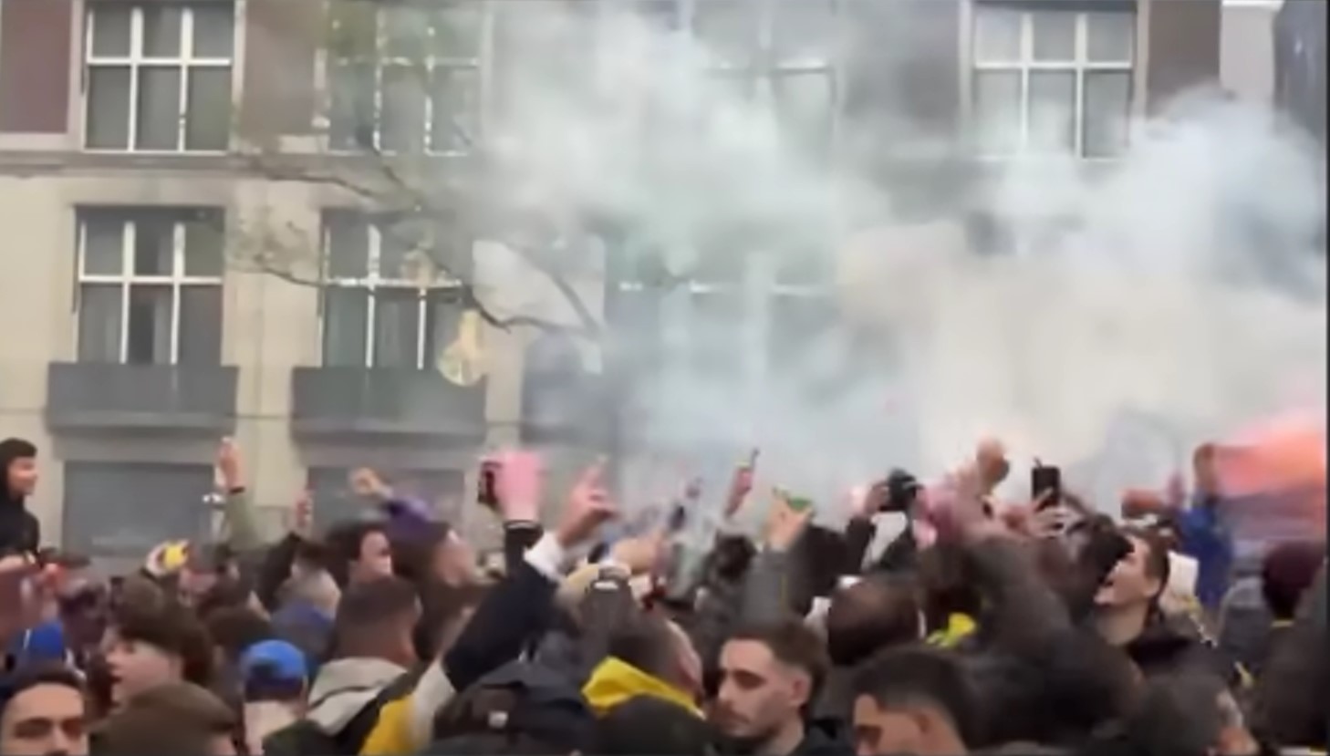 maccabi hooligans op de dam in amsterdam