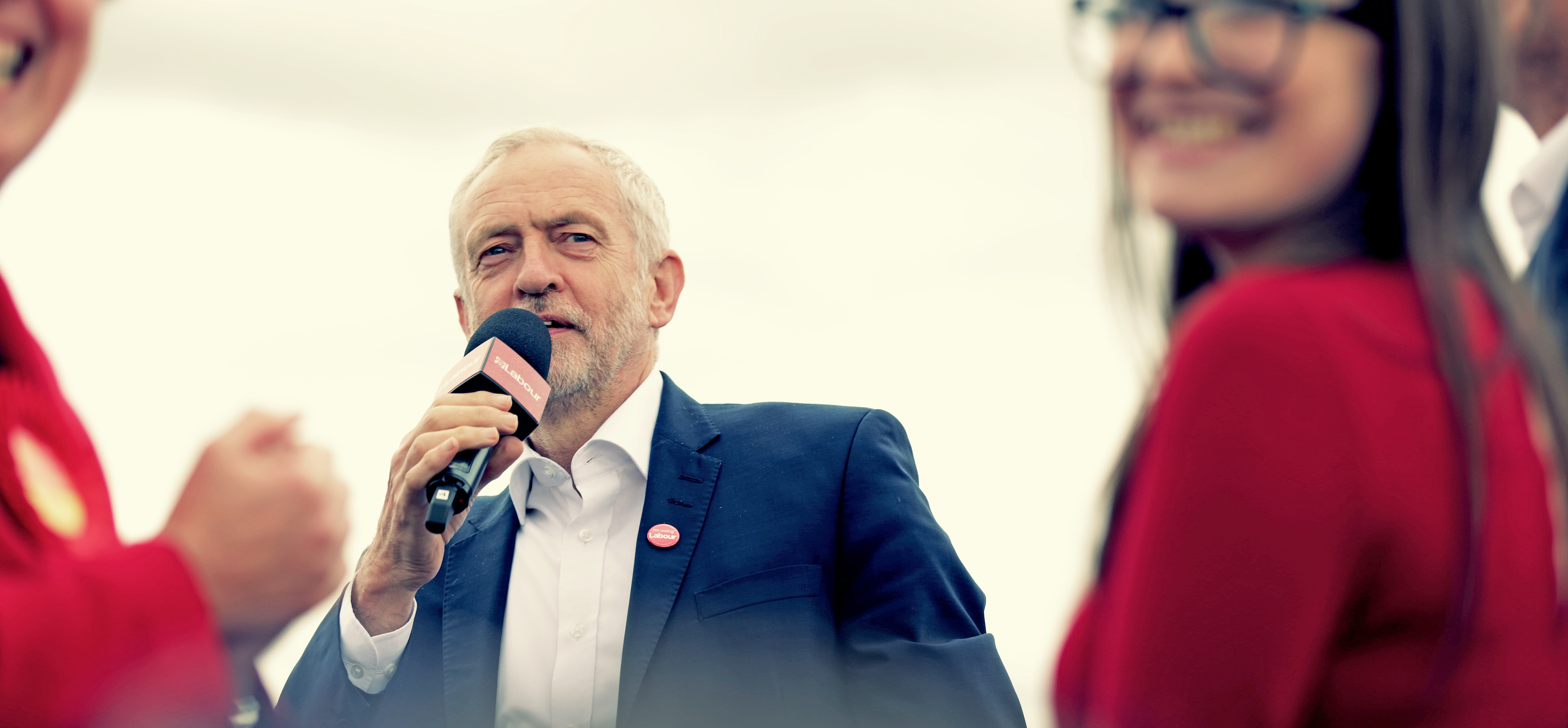 Tories vernederd, miljoenen stemmen voor Jeremy Corbyn en verandering 